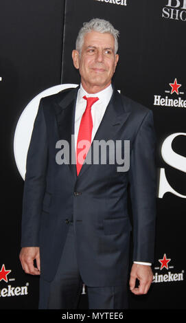 ***PHOTO*** 8ème Jun, 2018. Anthony Bourdain morts de suicide apparent. Photo prise : New York, USA. 23 novembre 2015 : Anthony Bourdain à Paramout Pictures & Regency Enterprises présente New York Première du Grand Court-circuit au Ziegfeld Theatre à New York. Credit:RW/MediaPunch MediaPunch Crédit : Inc/Alamy Live News Banque D'Images