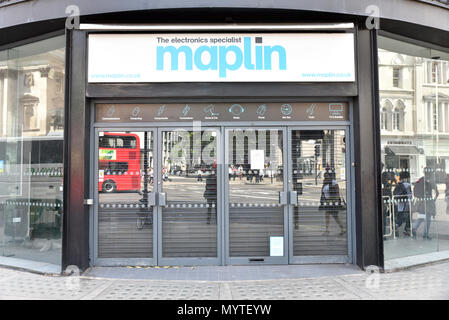 Strand, London, UK. 8 juin 2018. Direction générale sur le brin Maplin maintenant fermé vers le bas après que la compagnie est entré dans l'administration. Crédit : Matthieu Chattle/Alamy Live News Banque D'Images