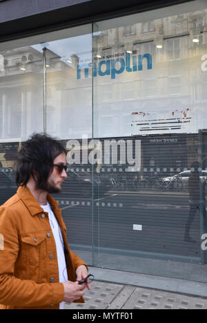 Strand, London, UK. 8 juin 2018. Direction générale sur le brin Maplin maintenant fermé vers le bas après que la compagnie est entré dans l'administration. Crédit : Matthieu Chattle/Alamy Live News Banque D'Images