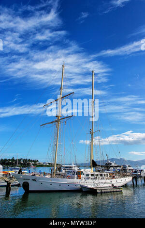 Bateaux ancrés au port Denarau, Viti Levu, Fidji. Denarau Island est la plus grande station intégrée dans le Pacifique Sud. Banque D'Images