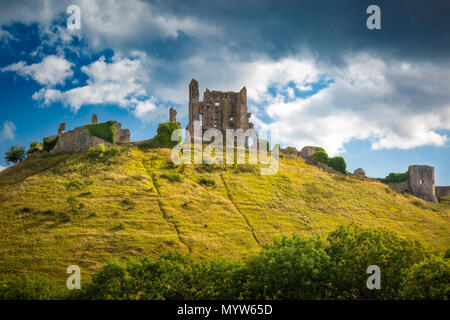 Ruines du château de Corfe près de Wareham, l'île de Purbeck, Dorset, Angleterre Banque D'Images