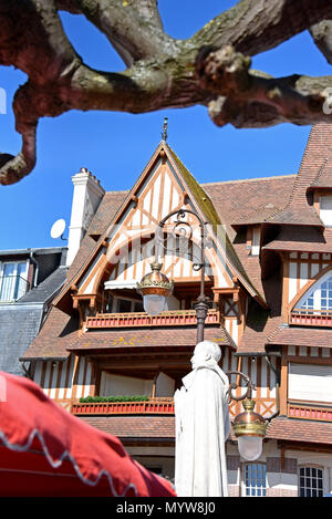 Duc de Morny statue, Place de Morny, Deauville, Normandie, France, Europe Banque D'Images