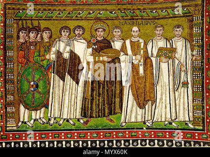 . Deutsch : Chormosaiken dans San Vitale à Ravenne, Szen : Justinien Kaiser und Bischof Maximianus und sein Hof English : Cour de l'empereur Justinien avec (à droite) l'archevêque Maximien (à gauche) et les fonctionnaires de justice et Garde Prétorienne ; Basilique de San Vitale à Ravenne, Italie. English : Mosaïque de la basilique de Saint-Vital à Ravenne représentant Justinien (au centre), Bélisaire (à la gauche de Justinien), Narsès (à la droite de Justinien) et son entourage. Italiano : Basilica di San Vitale, Ravenne a L'Imperatore Giustiniano J e il suo seguito. Dettaglio della decorazione un mosaico della Repubblica, comp Banque D'Images