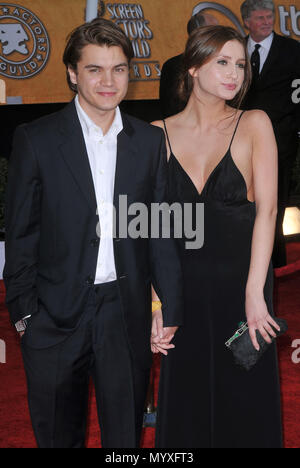 Emile Hirsch et Femme  - SAG Awards - acteur écran Guild Awards - 2009 Au Shrine Auditorium à Los Angeles.HirschEmileandWife 273 cas à Hollywood Life - Californie, Red Carpet Event, USA, Cinéma, Célébrités, photographie, Bestof, Arts, Culture et divertissement, Célébrités, Mode de vie meilleure, Hollywood, événement dans la vie d'Hollywood, Californie - Tapis rouge et en coulisses, musique, célébrités, Topix en couple, en famille (mari et femme) et les enfants - les enfants, frères et sœurs, tsuni@Gamma-USA.com Tsuni enquête de crédit / USA, 2006 à 2009 Banque D'Images