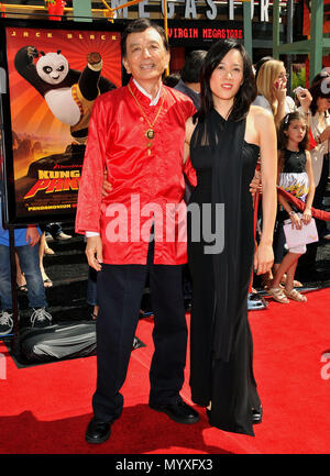 James Hong et fille Avril - Kung Fu Panda Première au Chinese Theatre à Los Angeles pleine longueur. HongJames yeux sourire fille 14 Événement dans la vie d'Hollywood, Californie - Red Carpet Event, USA, Cinéma, Célébrités, photographie, Bestof, Arts, Culture et divertissement, Célébrités, Mode de vie meilleure, Hollywood, événement dans la vie d'Hollywood, Californie - Tapis rouge et en coulisses, musique, célébrités, Topix en couple, en famille (mari et femme) et les enfants - les enfants, frères et sœurs, tsuni@Gamma-USA.com Tsuni enquête de crédit / USA, 2006 à 2009 Banque D'Images