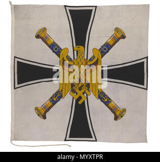 . Anglais : commande drapeau, amiral de la flotte, l'Allemagne nazie (1943-1945) drapeau de la commande d'un amiral de la flotte, l'Allemagne nazie (1943-1945). Inscrit sur le palan : 'Flg Grossadmiral'. Le drapeau est fait de laine noir avec un coton d'un palan. C'est cousu machine avec le dessin imprimé sur le tissu. Une corde est attachée à hisser le drapeau. Le champ est blanc, portant une croix pattée noire sur laquelle se superpose deux traversé l'admiral's matraque et un aigle tenant la croix gammée. L'origine est incertaine, mais le drapeau est susceptible d'avoir été présenté par le Comité des trophées de guerre en 1947. Drapeau de la commande Banque D'Images