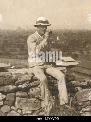 . Anglais : Self-portrait par Oertel faites pendant son voyage en Birmanie, 1892-1893, détail après F.O. Oertel, une visite en Birmanie en mars et avril 1892, Rangoon : Le surint. De Govt. L'impression, la Birmanie, 1893, de la plaque 23. . 9 août 2013, 15:22:10. F. O. Oertel (1862-1942) 32 F.O. Oertel à Pagan (Birmanie) Banque D'Images