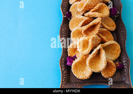 Le miel et le sésame babouches - arabe populaire dessert. L'arabe et moyen-orientaux concept Banque D'Images