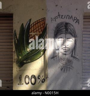 Mérida 132, Cuauhtémoc, Ciudad de México, Distrito Federal, le Mexique. 23 Jan, 2015. Tiges de maïs un et un portrait d'un étudiant décorer un mur dans la ville de Mexico dans le cadre d'une manifestation exigeant la justice pour les 43 étudiants de Ayotzinapa manquant, l'État de Guerrero. Credit : Chico Sanchez/StockimoNews/Alamy Live News Banque D'Images