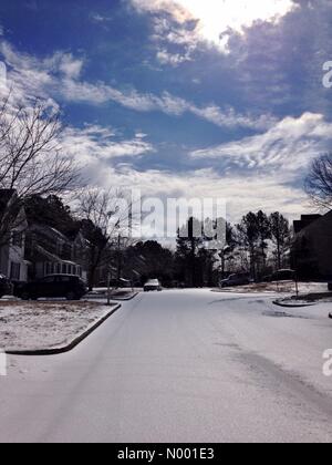 Cary, Caroline du Nord, USA. Feb 17, 2015. La glace de la Caroline du Nord et tempête de neige Crédit : Annette Kiesow/StockimoNews/Alamy Live News Banque D'Images