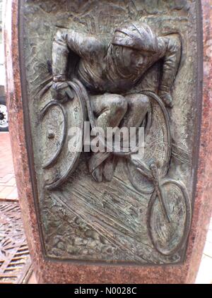 Boston, Massachusetts, USA. Apr 17, 2015. L'emblème en fauteuil roulant du Marathon de Boston : khoncepts StockimoNews/crédit/Alamy Live News Banque D'Images