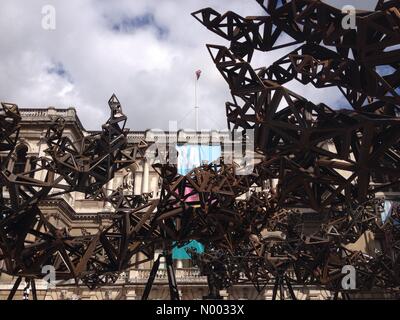 Londres, Royaume-Uni. 3 juin, 2015. Royal Academy Summer Exhibition Appuyez sur view de Burlington House dans le centre de Londres Crédit : Malcolm Park / StockimoNews rédaction/Alamy Live News Banque D'Images