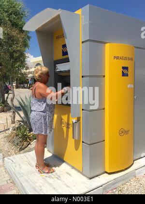 Rodos, Grèce. 29 Juin, 2015. Distributeurs automatiques en Grèce close aujourd'hui Crédit : Stephen French/StockimoNews/Alamy Live News Banque D'Images