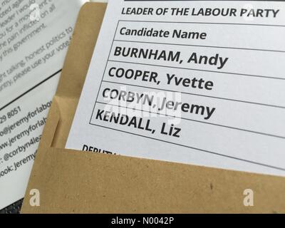 Londres, Royaume-Uni. Août 18, 2015. Londres 18 Août 2014 : un bulletin de vote à la direction du Parti du travail montrant quatre noms de candidats ; Jeremy Corbyn, Andy Burnham, Yvette Cooper, et Liz Kendall Crédit : Ian Gibson/StockimoNews/Alamy Live News Banque D'Images
