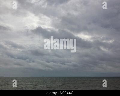 Southend on Sea, Essex, Royaume-Uni Pier. 26 août, 2015. Les nuages de tempête sur la mer, dans l'Essex. Credit : SW10photographie / StockimoNews/Alamy Live News Banque D'Images