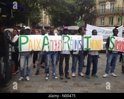 75004 Paris, France. 08Th Nov, 2015. Paris France manifestation pour les migrants Crédit : Directphoto.org/StockimoNews/Alamy Live News