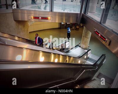 Torrens St, Londres, Royaume-Uni. 07Th Oct, 2015. La station de métro Kings Cross est évacué juste avant 9h le mercredi 7 octobre. Crédit : Paul Swinney/StockimoNews/Alamy Live News Banque D'Images