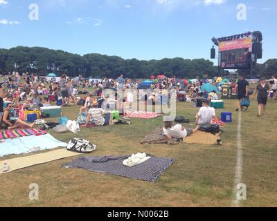 Le Dr Dickens, Centennial Park NSW, Australie. 14Th Feb 2016. Vu la foule qui arrivent tôt au Tropfest Film Festival qui se déroulera au Parc du Centenaire à Sydney. /StockimoNews mjmediabox : Crédit/Alamy Live News Banque D'Images