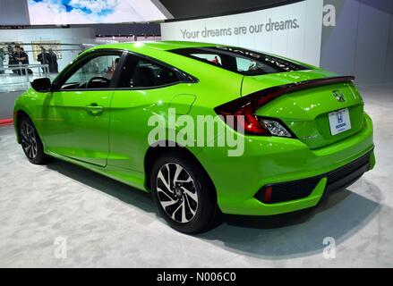 New York, USA, le 23 mars. Honda Civic est exposée à New York International Auto Show sur New York le 23 mars 2016. Crédit : Miro Vrlik / StockimoNews Photographie/Alamy Live News Banque D'Images