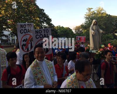 Bolbok Rd, Batangas, Batangas, Philippines. 04 mai, 2016. Des milliers d', civique, social et religieux rejoint l 'Breakfree à partir de charbon' rassemblement à Batangas City. Philippines est le premier parmi les 14 pays à partir de la campagne pour l'énergie propre. Sherbien Dacalanio : Crédit/StockimoNews/Alamy Live News Banque D'Images