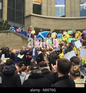 Buchanan St, Glasgow, Glasgow City, au Royaume-Uni. 04 mai, 2016. Nicola sturgeon Glasgow 4 mai Crédit : ilisa/StockimoNews/Alamy Live News Banque D'Images