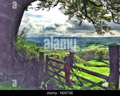 Exeter, Devon, UK. Le 11 mai, 2016. Météo France : donnant sur le Dartmoor comme nuages de tempête de recueillir/StockimoNews nidpor : Crédit/Alamy Live News Banque D'Images