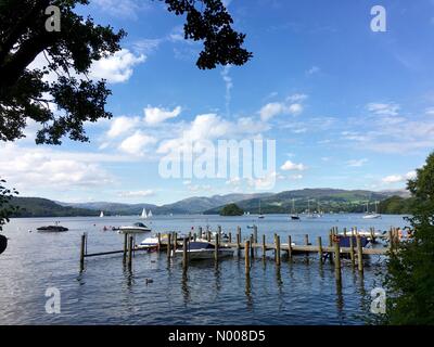 Le lac Windermere, Royaume-Uni. Août 27, 2016. UK météo : ensoleillé après-midi à Bowness on Windermere Lake. Credit : Lancashire Images / StockimoNews/Alamy Live News Banque D'Images