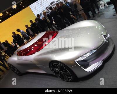 Paris, France. 29 Septembre, 2016. Première mondiale de la voiture électrique Renault Trezor super concept. Highbrow / StockimoNews : Crédit/Alamy Live News Banque D'Images