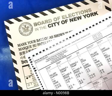 82e Rd, New York, USA. 05Th Nov, 2016. L'élection nationale bulletin utilisé dans l'État de New York pour l'élection présidentielle de 2016. /StockimoNews gadgetphoto : Crédit/Alamy Live News Banque D'Images