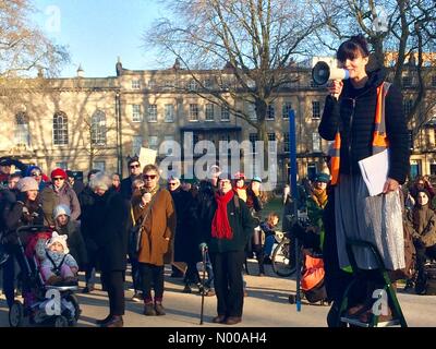 National Cycle Route 33, Bristol, Royaume-Uni. 21 Jan, 2017. La Marche des femmes sur Washington - Bristol Crédit : Michael Gibson/StockimoNews/Alamy Live News Banque D'Images