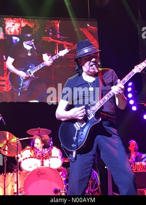 Las Vegas, Nevada, USA. 3 Février, 2017. Santana jamming au House of Blues Las Vegas : socalgal StockimoNews / crédit / Alamy Live News Banque D'Images