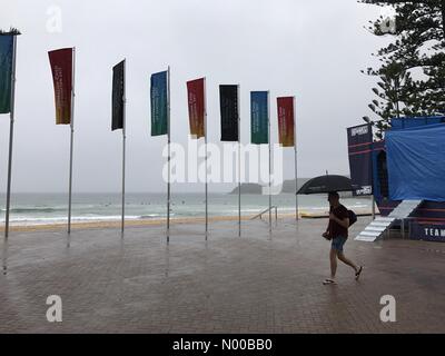 S Steyne, Manly NSW, Australie. Feb 25, 2017. Météo : après les toutes sur février enregistrer une semaine de pluies sont prévues pour Sydney. Plage de Manly est représenté sur le premier jour de l'Open d'Australie de surf. Crédit : Richard Milnes/StockimoNews/Alamy Live News Banque D'Images