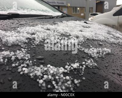 Le Somerset, Angleterre. Météo France : grêlons s'installer à Yeovil, Somerset. 21 Mars 2017 Banque D'Images