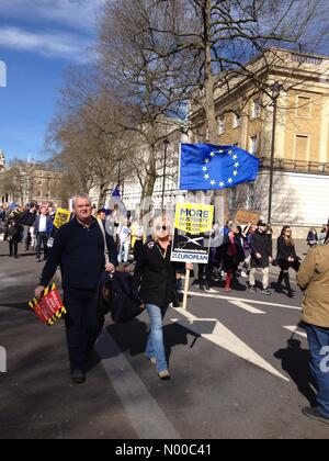 Londres, Royaume-Uni. Mar 25, 2017. S'unir pour l'Europe, Londres - 25 Mars 2017 Mars : Aztec Crédit Images / StockimoNews/Alamy Live News Banque D'Images