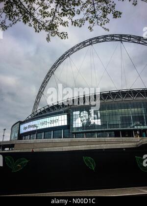 Wembley Park Blvd, Wembley, Royaume-Uni. Apr 21, 2017. Ugo Ehipgu hommage à Wembley qui est mort football Crédit : Tim Cordell/StockimoNews/Alamy Live News Banque D'Images