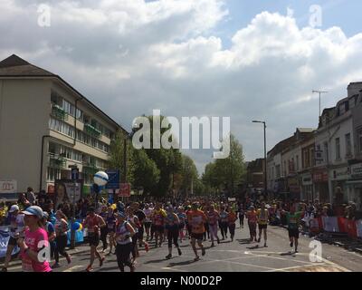 Abaisser Rd, London, UK. Apr 23, 2017. Marathon de Londres 2017 Virgin Money Crédit : Susannah Laurent Gou/StockimoNews/Alamy Live News Banque D'Images