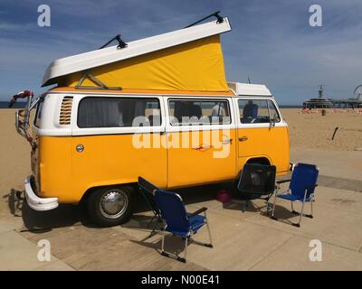 Scheveningen, Pays-Bas - le 21 mai 2017 : VW jaune au salon de l'auto de Kombo Aircool Crédit : Andrew Balcombe / StockimoNews/Alamy Live News Banque D'Images