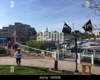 N Franklin St, Port Washington, Wisconsin, USA. 09Th Juin, 2017. Port Washington, Wisconsin. 2 juin 2017. Festivités commencent à l'assemblée, trois jours, Port Washington pirate festival sur le Moyen-Orient rives du lac Michigan. Et vue sur le port de plaisance. /StockimoNews HodagMedia : Crédit/Alamy Live News Banque D'Images