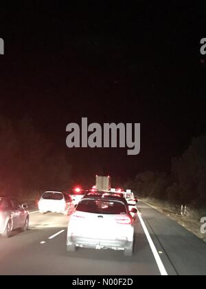 Yerrinbool NSW, Australie. 12 Juin, 2017. Long week-end de l'anniversaire de la reine vu la circulation sur l'autoroute M31 en direction de Hume à 90km à l'extérieur de Sydney, Nouvelle Galles du Sud, Australie. /StockimoNews mjmediabox : Crédit/Alamy Live News Banque D'Images