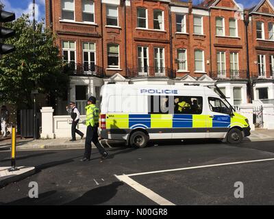 Londres, Royaume-Uni. Sep 15, 2017 Alerte de sécurité. à parsons green de la station de métro. L'évacuation de la police près de parsons green station après soupçonné d'explosion au train crédit : amer ghazzal/stockimonews/Alamy live news Banque D'Images