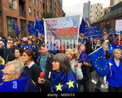 Brexit arrêt mars - centre-ville de Manchester 1er octobre 2017 - des manifestants anti brexit recueillir près de la conférence du parti conservateur Banque D'Images