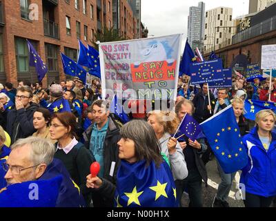 Stop Brexit march - Manchester City centre 1er octobre 2017 - les manifestants anti-Brexit se rassemblent près de la conférence du Parti conservateur Banque D'Images