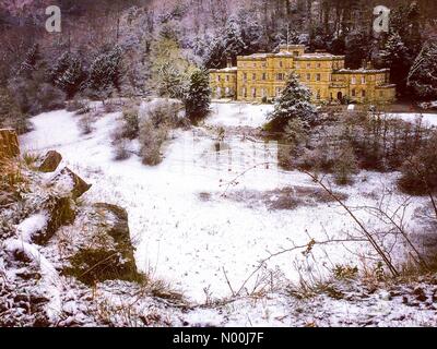 Cromford, Matlock, au Royaume-Uni. Déc 10, 2017. Météo Royaume-uni 10 Décembre 2017 - paysage couvert de neige à Cromford près de Le Val lise dans le Derbyshire Peak District. Beaucoup de neige est tombée sur les Midlands avec froid et ensoleillé prévisions météorologiques. Crédit : Robert Morris/StockimoNews/Alamy Live News Banque D'Images