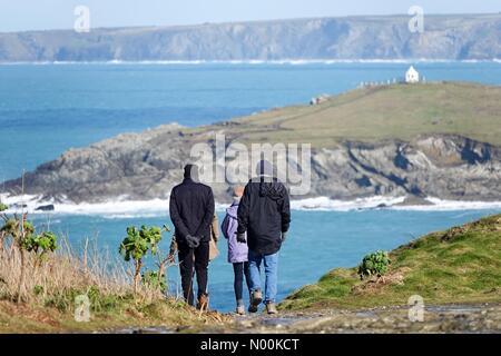 Newquay, Royaume-Uni. 12 Février, 2018. Météo France : Sunshine et douches à Newquay. Baie de Fistral, Newquay. 12 février 2018. Soleil et gratuites dans tout le sud-ouest aujourd'hui. Dans la baie de Fistral Newquay, Cornwall. /StockimoNews jamesjagger : Crédit/Alamy Live News Banque D'Images