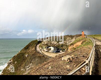 Newquay, Royaume-Uni. 12 Février, 2018. Météo France : Sunshine et douches à Newquay. Falaise étroite, Newquay. 12 février 2018. Soleil et gratuites dans tout le sud-ouest aujourd'hui. Newquay en Cornouailles. /StockimoNews jamesjagger : Crédit/Alamy Live News Banque D'Images