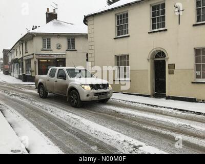 Météo britannique. Hits neige, Sherborne Dorset de l'Ouest. Les conditions de conduite dangereuses dans l'A30 par la tempête s'intensifie comme Sherborne Emma apportant plus de la neige et des interruptions de voyage à l'ouest du pays. Banque D'Images