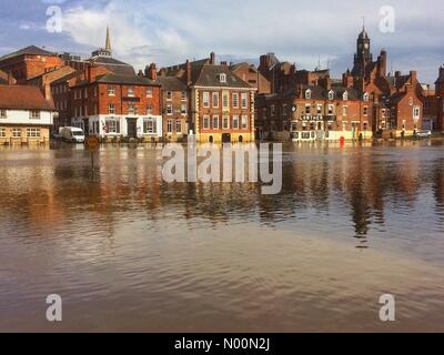 Rivière Ouse dans flood, York, North Yorkshire England UK Banque D'Images