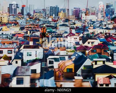 Londres, Royaume-Uni. 23 avril, 2018. Descendre les Andres Gursky image sur le mur de la Hayward Gallery/StockimoNews Crédit : étape/Alamy Live News Banque D'Images