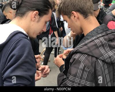 Paris, France.12 mai 2018, Cannaparade Demnstration, en faveur de la réforme de la législation sur les stupéfiants en particulier le cannabis et ses dérivés dans le monde entier. Credit : Hawwa Qusimy StockimoNews //Alamy Live News Banque D'Images