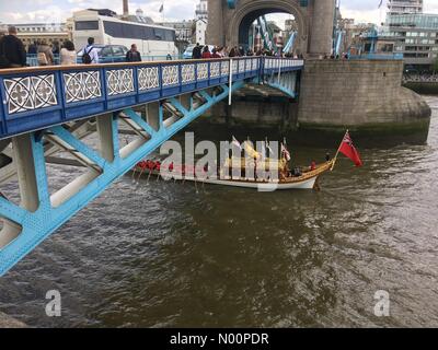 Tower Bridge, Londres, Royaume-Uni. 13 mai, 2018. Le Tudor Tirer 2018 Credit : Susannah Laurent Gou/StockimoNews/Alamy Live News Banque D'Images